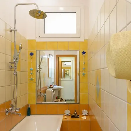 House For Families Near The Apartment *